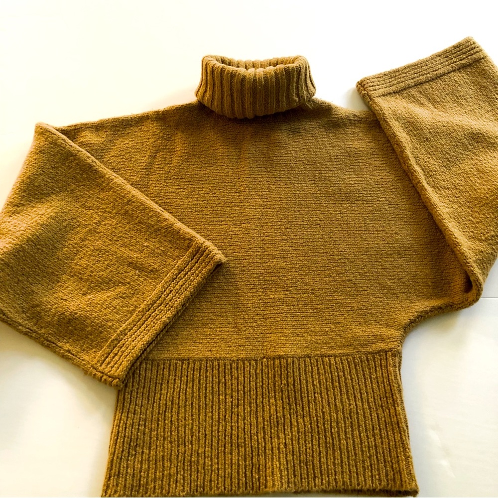 Gap wool blend sweater stylish 70s looking batwing arms, turtleneck